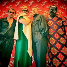 Guembri Superstar feat. Lova Lova & Emma Lamadji