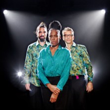Sandra N'Kak&eacute; - Trio Elles